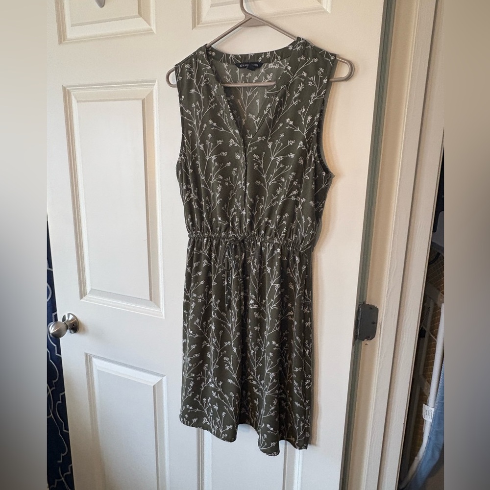 41 Hawthorn - Dress - Green with Flowers